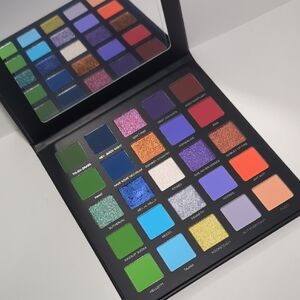 BlendBunny Cosmetics x Doni Darkowitz Little Miss "She Never Misses" Palette